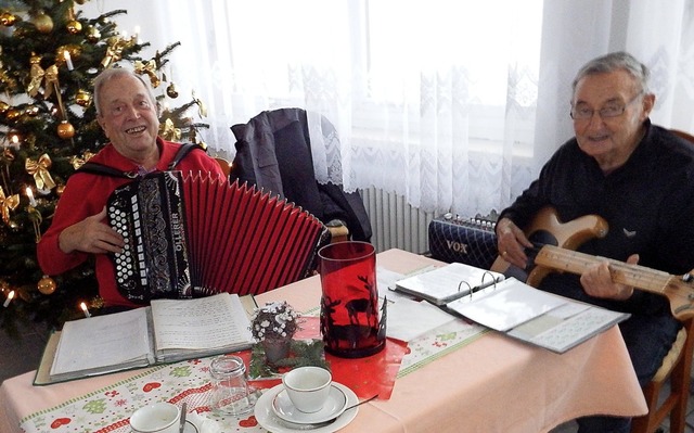 Im Hogschrer Seniorenstift Sonnenrain...le  viel Stimmung in die Adventsfeier.  | Foto: Wolfgang Adam