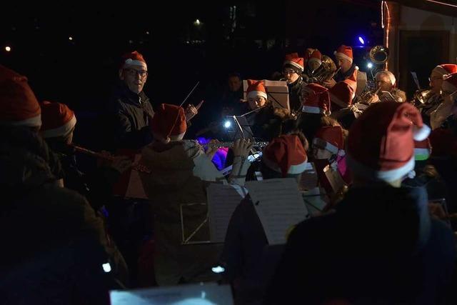 400 Sngerinnen und Snger kamen zum Adventssingen ins Elzstadion