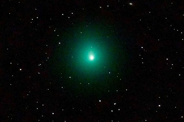 Der Komet Wirtanen ist an Weihnachten ...ht, weil der Vollmond zu hell scheint.  | Foto: AFP