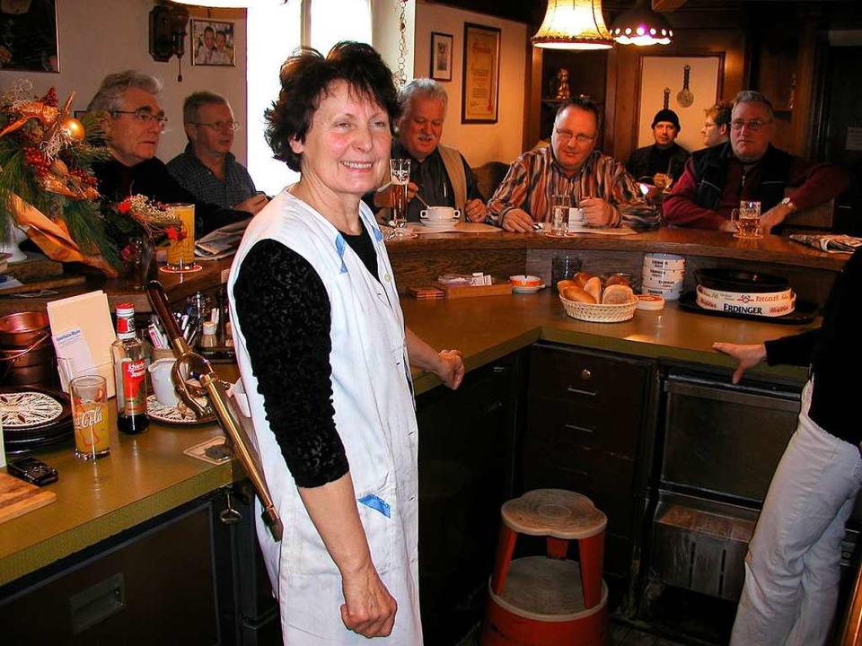 Geht nach 34 Jahren &#8222;Bahnhfle&#...estand: Wirtin Hannelore Schillinger.   | Foto: ilona hge