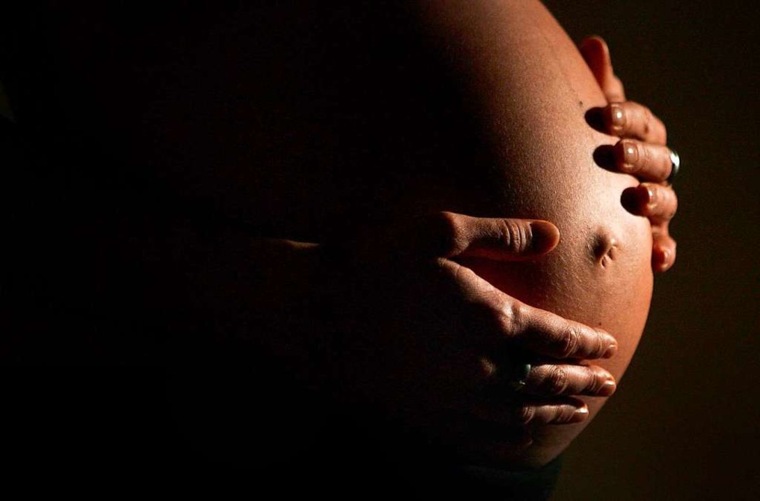 Eine hochschwangere Frau (Symbolbild)  | Foto: Verwendung weltweit, usage worldwide
