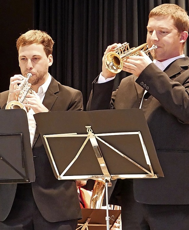 Die Trompeter Mark Fehr (links) und Be...-Duett von Antonio Vivaldi ihr Knnen.  | Foto: Eva Korinth