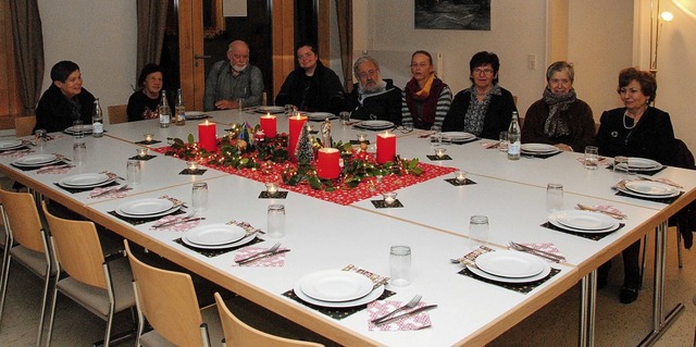 Der Kirchenlteste Eckhardt Foege (dri...al der evangelischen Friedensgemeinde.  | Foto: Norbert Sedlak