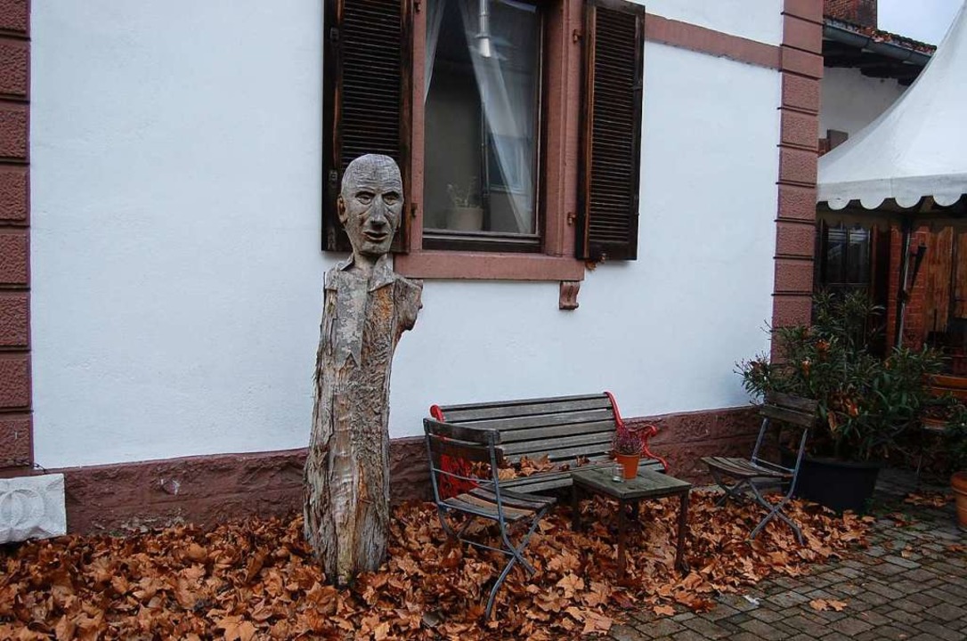 Skulptur vor der Fritz Galerie  | Foto: Julia Caspers