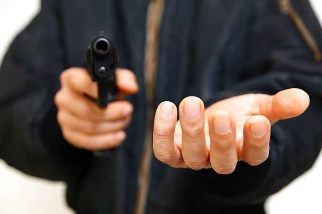 Polizei nimmt drei Tatverdchtige Jugendliche fest – Drohung mit Schusswaffe
