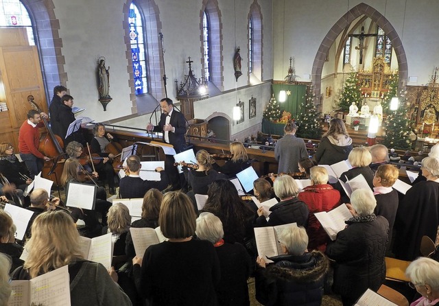 Beeindruckende Auffhrung: die &#8222;...nmesse&#8220; in der Kirche in Reute.   | Foto: Annika Sindlinger