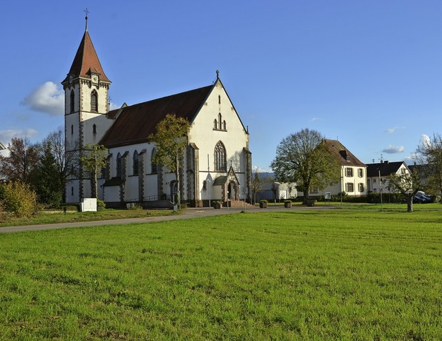 Auf der grnen Wiese an der Kirche St....#8222;Neuen Ortsmitte&#8220; in Reute.  | Foto: Benedikt Sommer