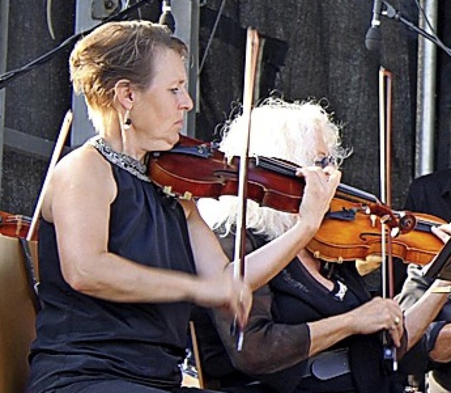 Klassik gab&#8217;s zur Premiere der Elzphilharmonie   | Foto: Adelbert Mutz