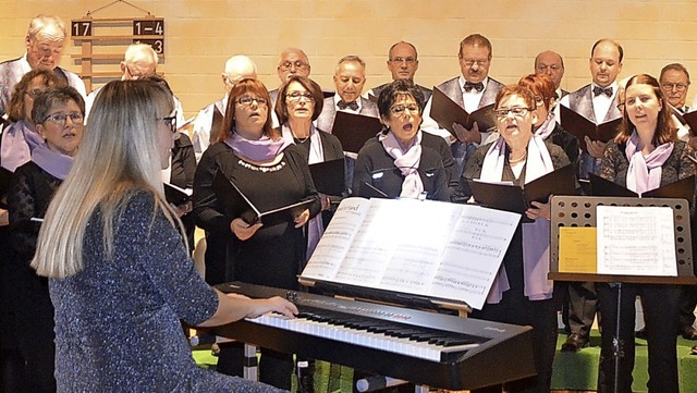 Der Mnnergesangverein und der Frauenc...hen&#8220; beim Konzert in Wagenstadt   | Foto: Jrg Schimanski