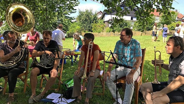 Der Rheinfelder Posaunenchor spielt ni... auch im Sommer auf der grnen Wiese.   | Foto: Markus Bchler