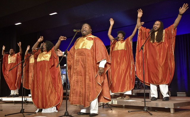 Die Golden Voices of Gospel beim Konzert im Kurhaus Titisee   | Foto: Thomas Biniossek