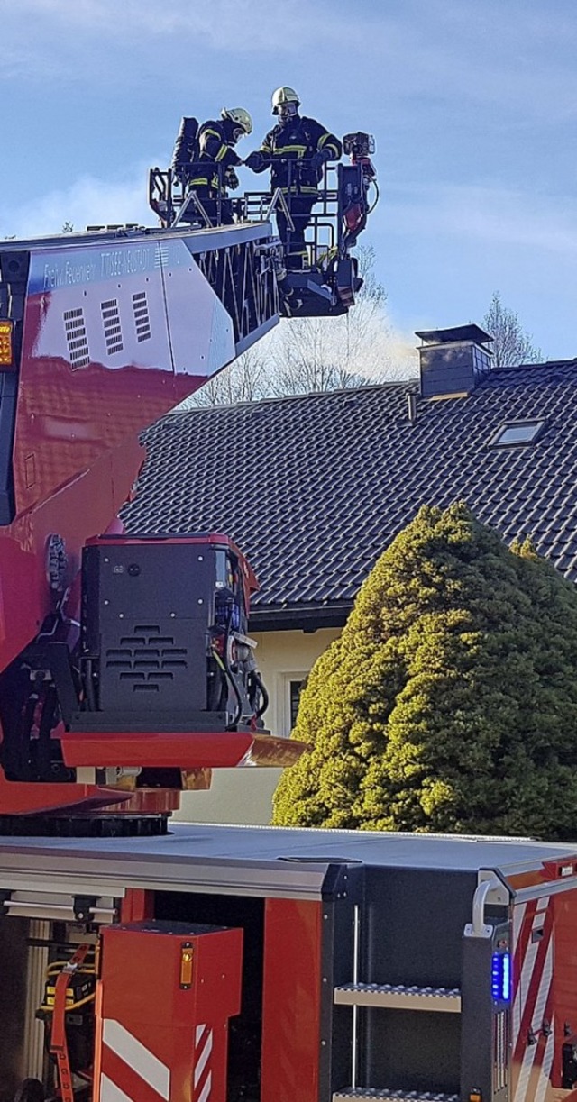 Ein Kaminbrand in der Mozartstrae forderte die Feuerwehr am Freitagvormittag.   | Foto: Kamera 24