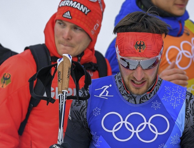 Der Traunsteiner Jonas Dobler (vorn) u...cas Bgl starten bei der Tour de Ski.   | Foto: dpa