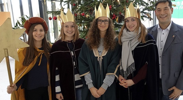 Die Sternsinger &#8211; hier mit dem  ...ben diese Woche ihre Touren begonnen.   | Foto:   Lena Sator