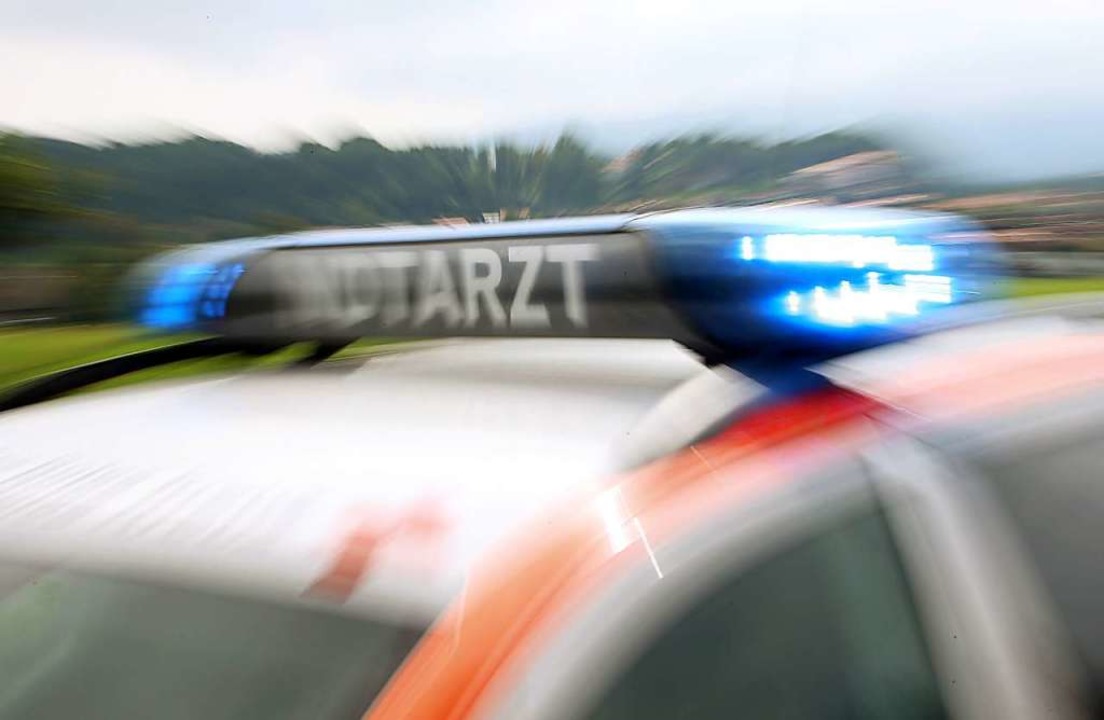 Der Mann musste nach Freiburg ins Krankenhaus gebracht werden.  | Foto: dpa