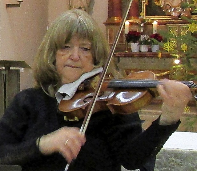 Die Violinistin Elisabeth Kestel aus dem Barock-Ensemble Sinfonea Piccola.  | Foto: Renate Griesser