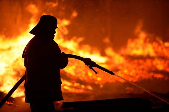 In der Silvesternacht ist die Feuerweh...s in Freiburg keine greren Einstze.  | Foto: dpa