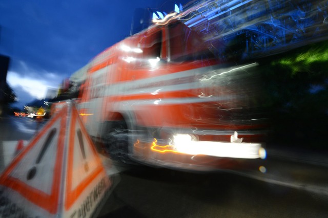 In Merdingen war die Feuerwehr in der Neujahrsnacht gefordert (Symbolbild)  | Foto: dpa