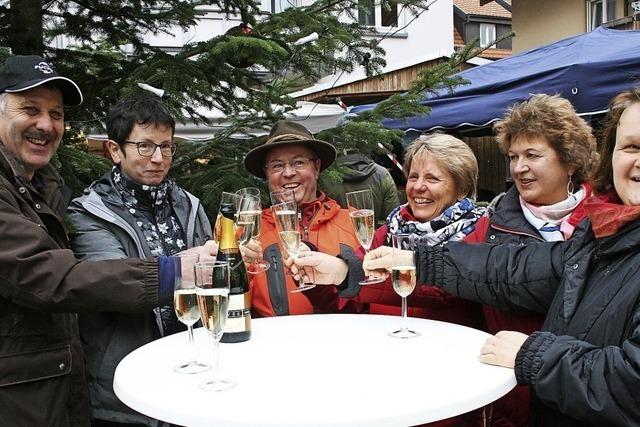 Andrang bei Hppchen, Sekt und Glhwein