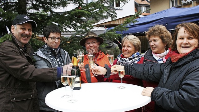 Auf ein gutes neues Jahr 2019 stieen ...chtsgesellschaft Maiechfer flieg an.   | Foto: Ralph Lacher