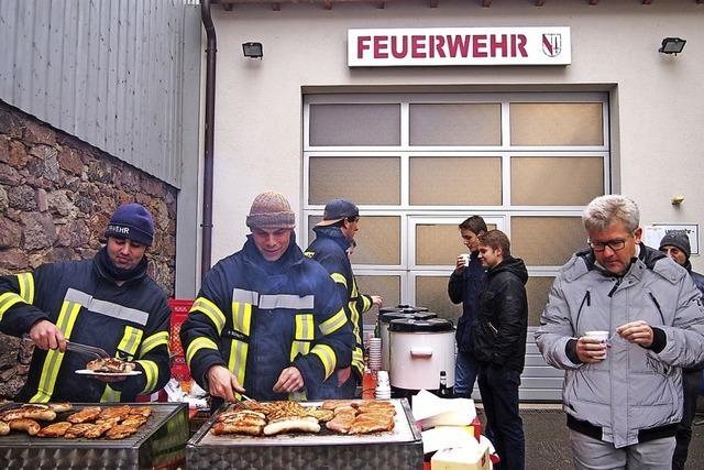 Grillfeuer hilft Feuerwehr