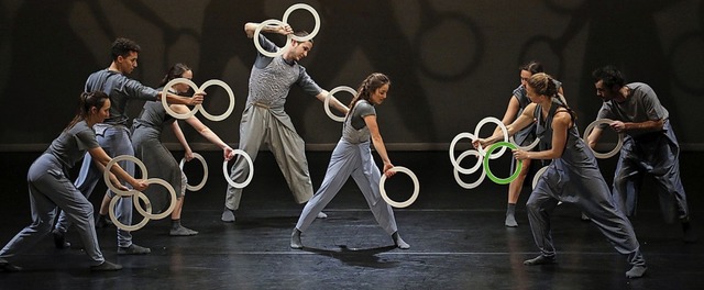 Gandini Juggling gastierte in Lrrach.   | Foto: Burghof