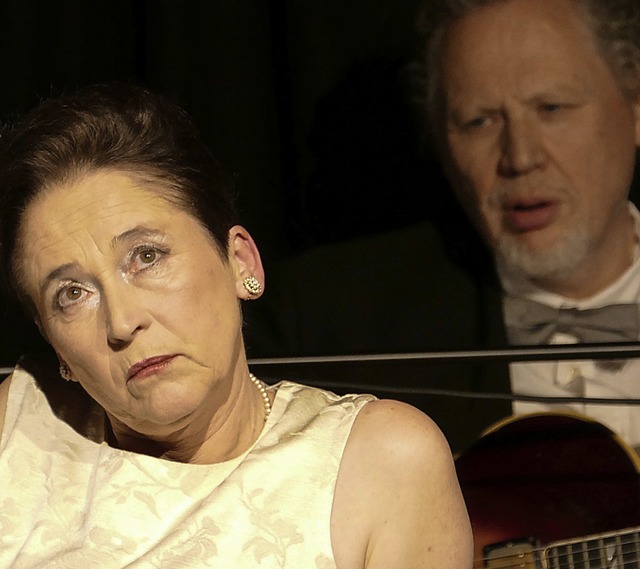 Anne Ehmke als Billie Holliday, hinten Hary de Ville  | Foto: DAVID-WENK