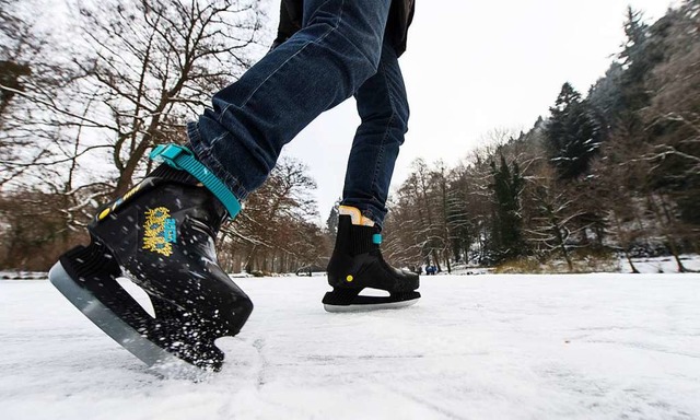 Schlittschuhlaufen auf dem Waldsee ist...Kufen ber&#8217;s Eis klirren lassen.  | Foto: dpa