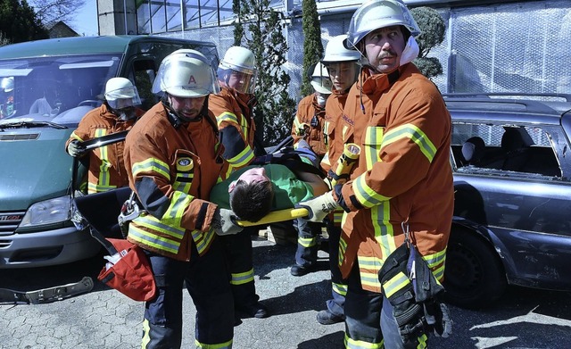 Die Feuerwehr macht sich fit bei ihrer Jahresbung im April.   | Foto: Wolfgang Knstle