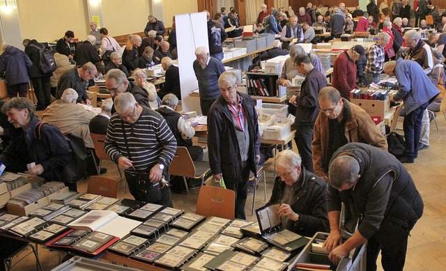 Von Beginn an herrschte Gedrnge im Ba...hen wurden alle Sammelgebiete bedient.  | Foto: Rolf Reimann