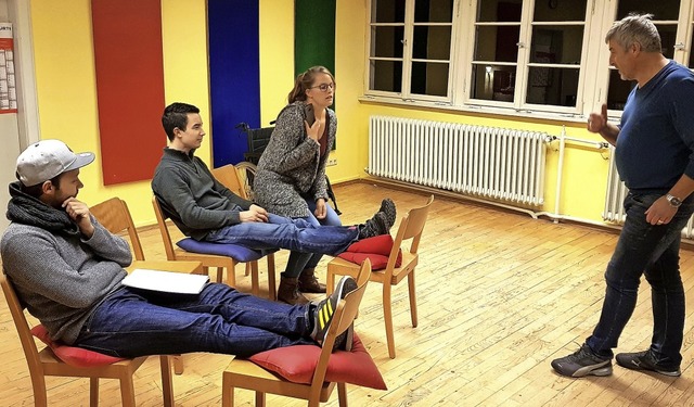Autor und Regisseur Tobias Landmann (rechts) sorgt fr den Feinschliff.   | Foto: Julius Steckmeister