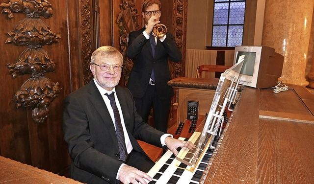 Der Trompeter Wim Van Hasselt und der ... im ausverkauften Dom von St. Blasien.  | Foto: Michael Gottstein