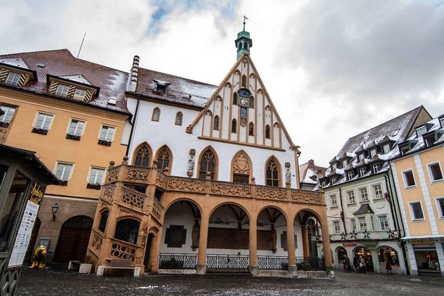 Das Rathaus von Amberg in der Altstadt.   | Foto: dpa