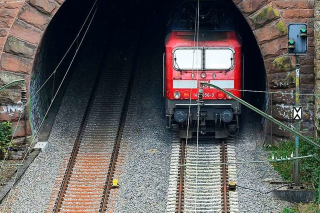 In einem Zug der Hllentalbahn soll es...elstigung gekommen sein. (Symbolbild)  | Foto: Ingo Schneider