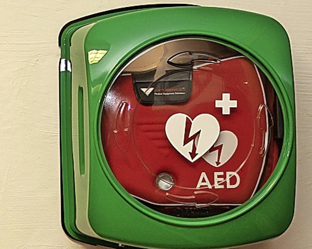Im Eingangsbereich des Brgerhauses Staufen wurde ein Defibrillator angebracht.  | Foto: Christiane Seifried