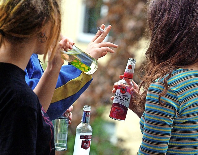 Harter Alkohol ist fr Jugendliche tab...Geschfte und Gaststtten auch Ernst.   | Foto: dpa