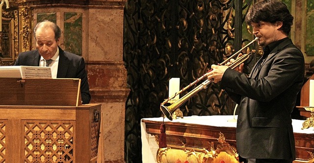 Johannes Gtz (Orgeln) und Immanuel Ri...it einer historischen Barocktrompete.   | Foto: Erich Krieger