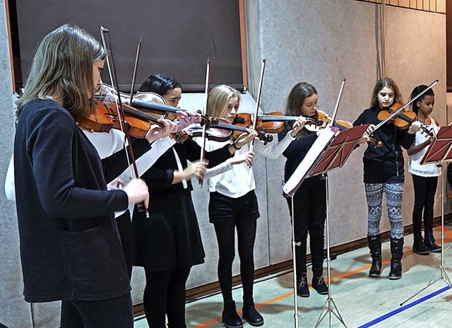 Das Ensemble der Musikschule sorgte f...hmung beim Todtnauer Neujahrsempfang.   | Foto: Verena Wehrle