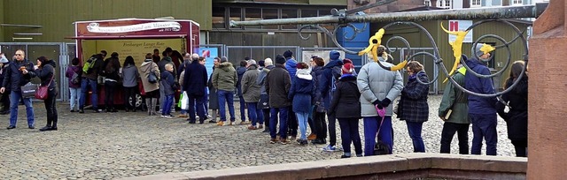 <BZ-FotoAnlauf><BZ-Keyword>Die Wurst <...>ist beliebt, das Angebot nicht gro.   | Foto: Alfried Kohlschtter