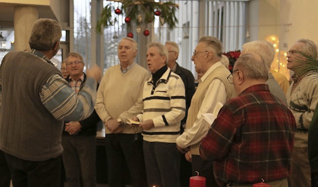 Der MGV Eintracht Kollnau beim Auftritt in St. Nikolai   | Foto: Beatrix Martin