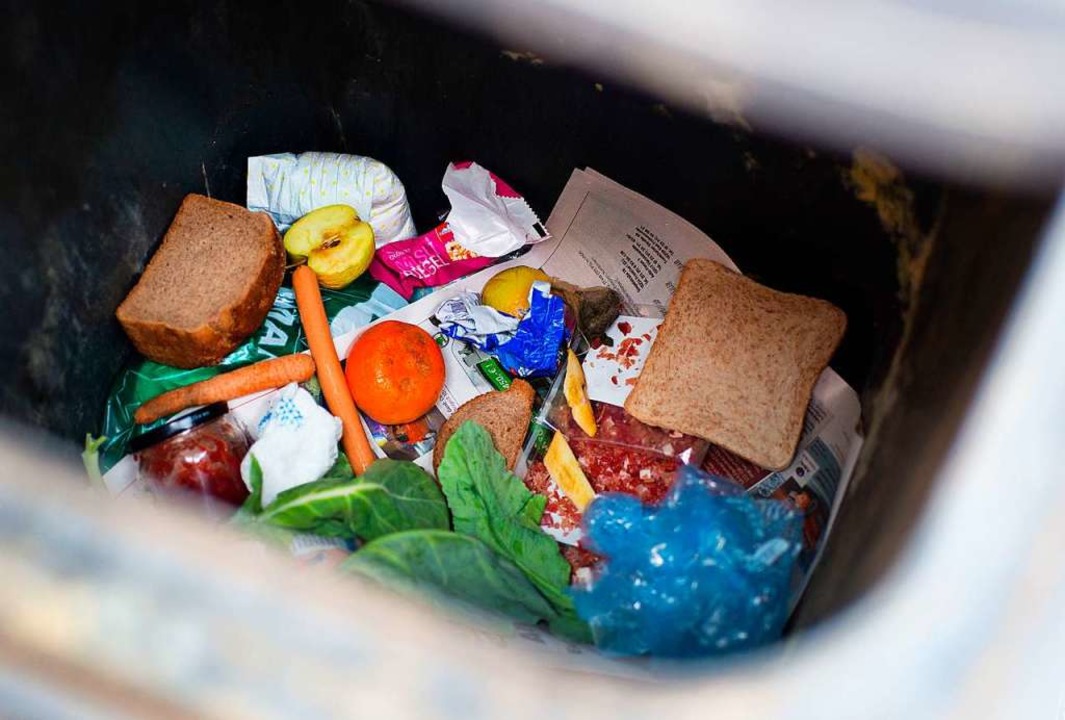 Zu schade fr die Tonne: 18 Millionen ...den in Deutschland jhrlich entsorgt.   | Foto: dpa