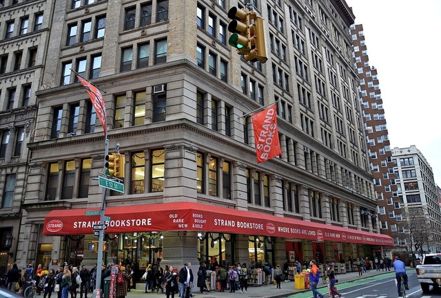 Seit 1956 werden im Strand Bookshop na...n Square in New York Bcher verkauft.   | Foto: Herrmann