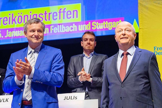 Hans-Ulrich Rlke (links), Vorsitzende...FDP-Landesverbandes, nach dessen Rede.  | Foto: dpa