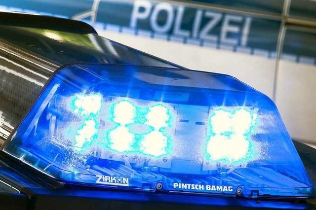 Betrunkener schmettert in Schopfheim Sthle auf Autos