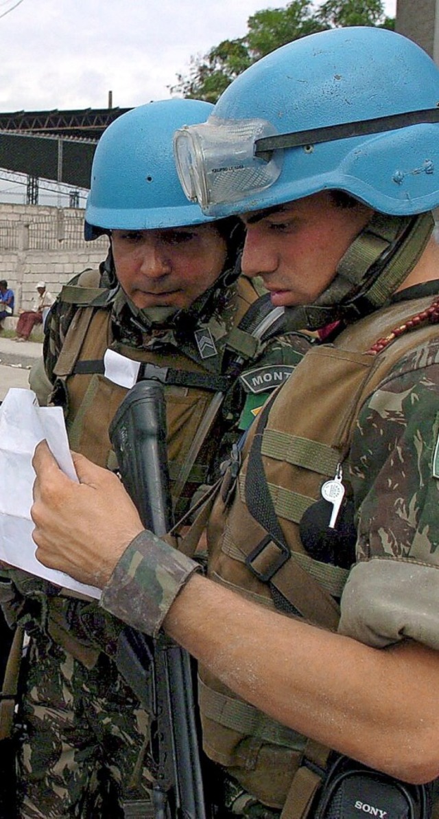 Im Auftrag der UNO unterwegs: Blauhelm-Soldaten  | Foto: DPA