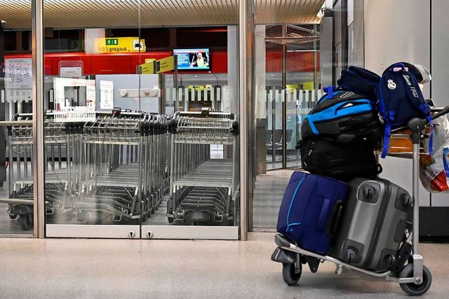 Keiner da:  Am Flughafen Tegel hat das Sicherheitspersonal gestreikt.  | Foto: AFP