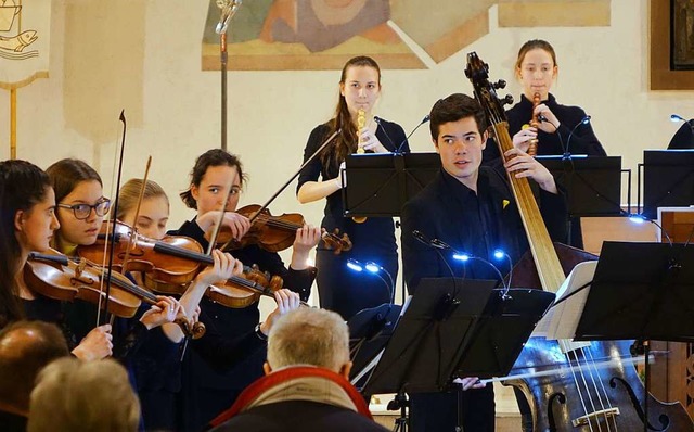 Mit englischer Barockmusik erffnete d...felden an der Barockoboe (oben Mitte).  | Foto: Roswitha Frey