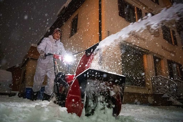 Bayern wehrt sich gegen die Schneemassen.  | Foto: dpa