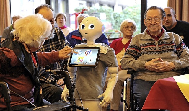 Roboter zur Animation von Bewohnern eines Altersheims   | Foto: Arne Bensiek