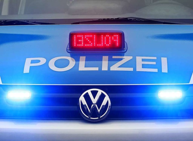 Laut Polizei kam es nach dem Unfall zu einem weiteren Auffahrunfall.  | Foto: Roland Weihrauch